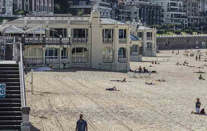 Guipúzcoa - San Sebastián 042 - bahía de La Concha y playa de La Concha.jpg